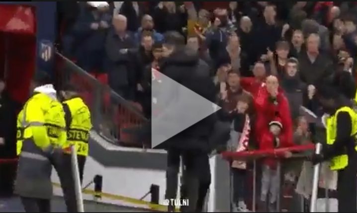 Simeone biegnie do szatni po końcowym gwizdku, a kibice Man United... [VIDEO]